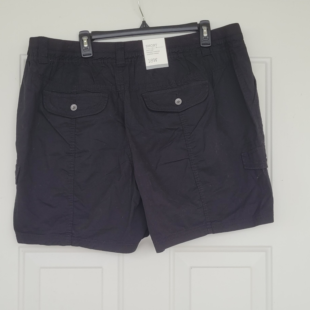 NWT $58. Style & Co. Black Cargo Shorts - 18W - Picture 3 of 10